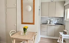 Just Renovated Stylish Nordic Studio By Tram Stop